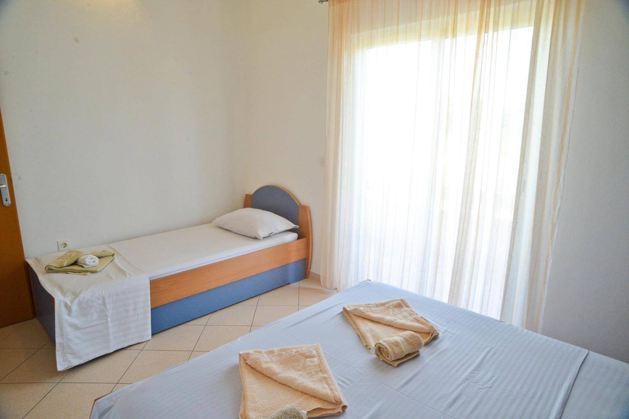 Apartments Lonic Kukljica Quarto foto