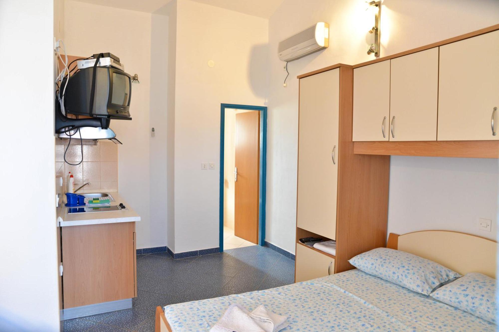 Apartments Lonic Kukljica Quarto foto